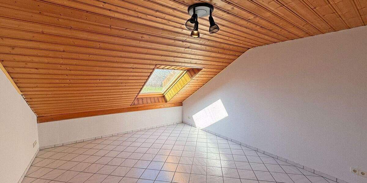 Etagenwohnung Dinslaken Bruch - 4 Zimmer, 115 m&sup2;, 229.000&euro; | Angebot:25684457