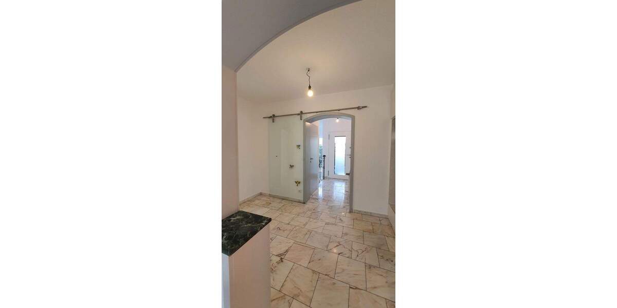 Etagenwohnung Duisburg Rahm - 4 Zimmer, 130 m&sup2;, 1.800&euro; | Angebot:25854102