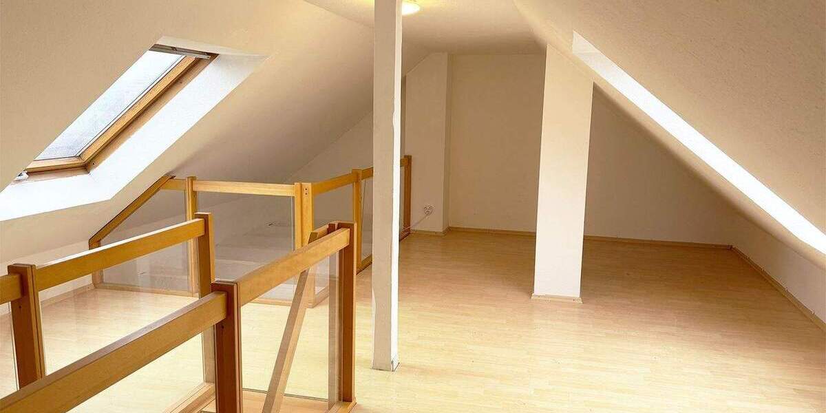 Zimmer Essen Stadtkern - 4 Zimmer, 95 m&sup2;, 890&euro; | Angebot:25773897