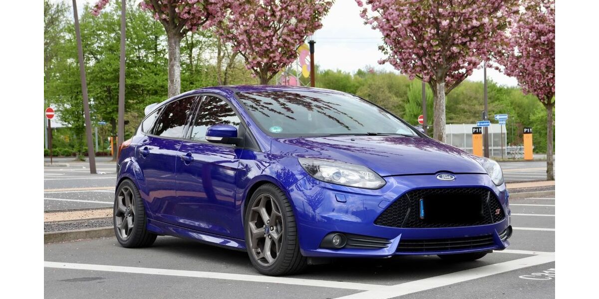 Ford Focus 156.000 km 8.990 &euro; Bochum 44805