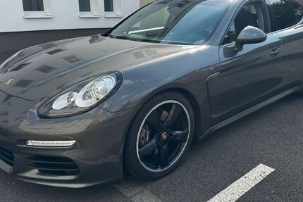 Porsche Panamera 160.000 km 33.900 &euro; Duisburg 47139