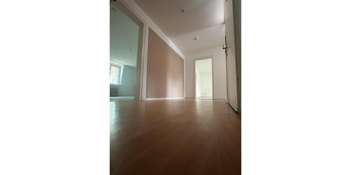 Dachgeschoßwohnung Duisburg Essenberg - 3.5 Zimmer, 81 m&sup2;, 500&euro; | Angebot:26700846