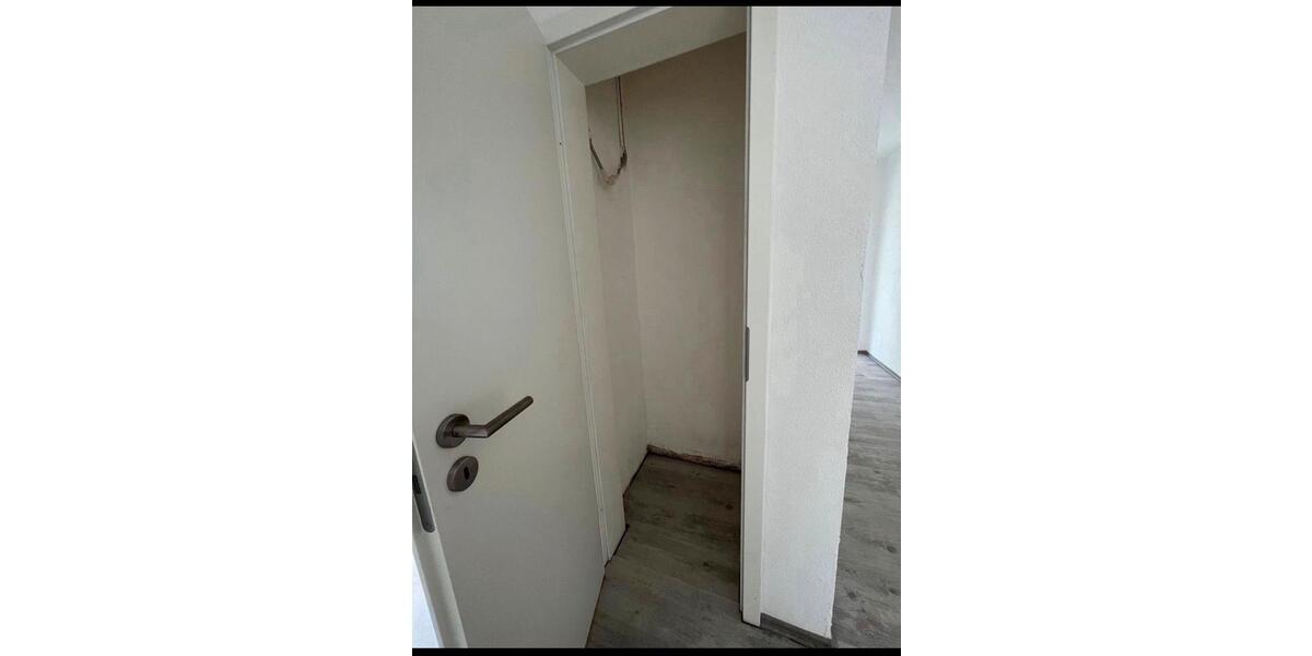 Dachgeschoßwohnung Duisburg Rheinhausen - 2.5 Zimmer, 56 m&sup2;, 690&euro; | Angebot:25173112