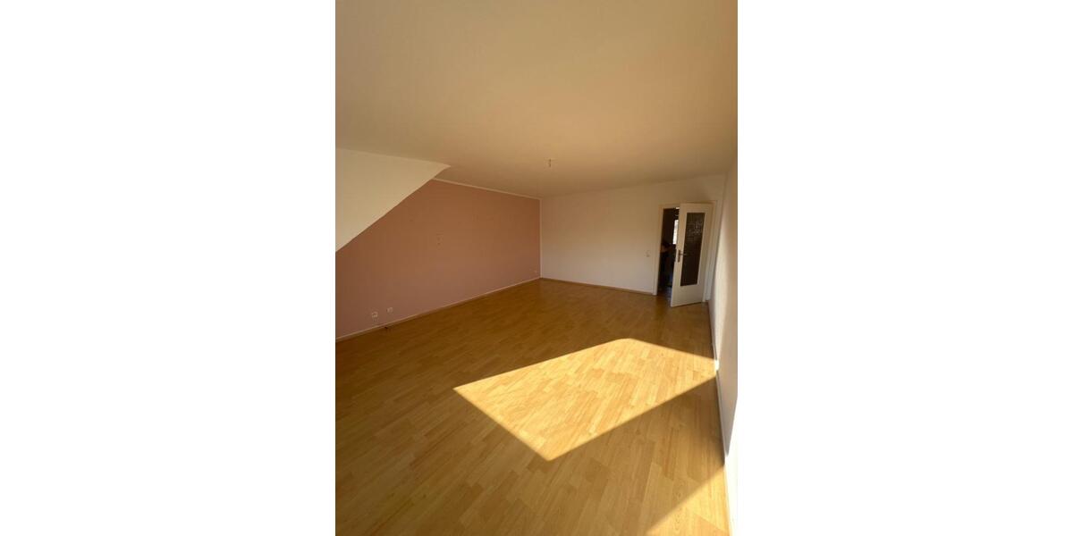 Dachgeschoßwohnung Duisburg Rheinhausen - 2 Zimmer, 69 m&sup2;, 570&euro; | Angebot:25361292