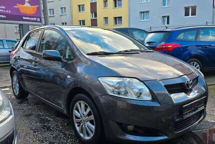 Toyota Auris 124.000 km 6.700 &euro; Essen 45144