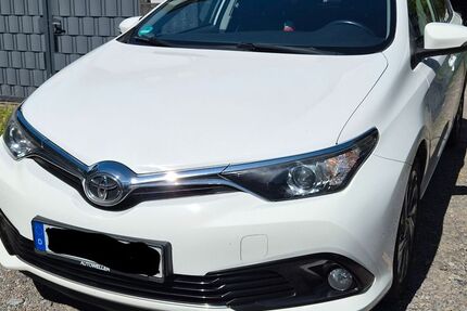 Toyota Auris 124.000 km 9.999 &euro; Recklinghausen 45665