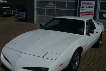 Pontiac Firebird 200.900 km 14.250 &euro; Wesel 46485