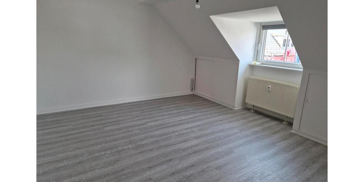 Dachgeschoßwohnung Essen Stadtbezirk II - 2.5 Zimmer, 67 m&sup2;, 800&euro; | Angebot:25841713