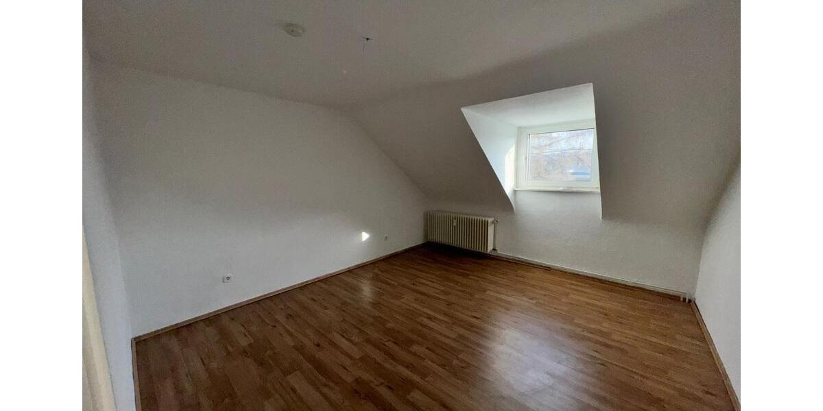 Dachgeschoßwohnung Duisburg Duisburg-Mitte - 4 Zimmer, 86 m&sup2;, 645&euro; | Angebot:25972396