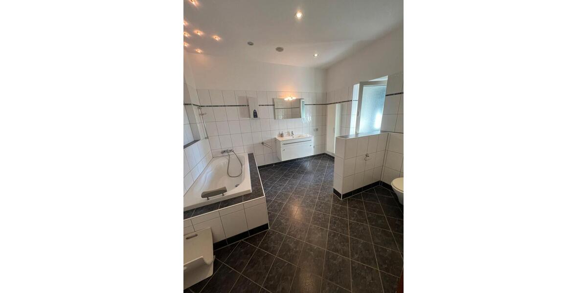 Einfamilienhaus Duisburg Mittelmeiderich - 3.5 Zimmer, 192 m&sup2;, 320.000&euro; | Angebot:27200480