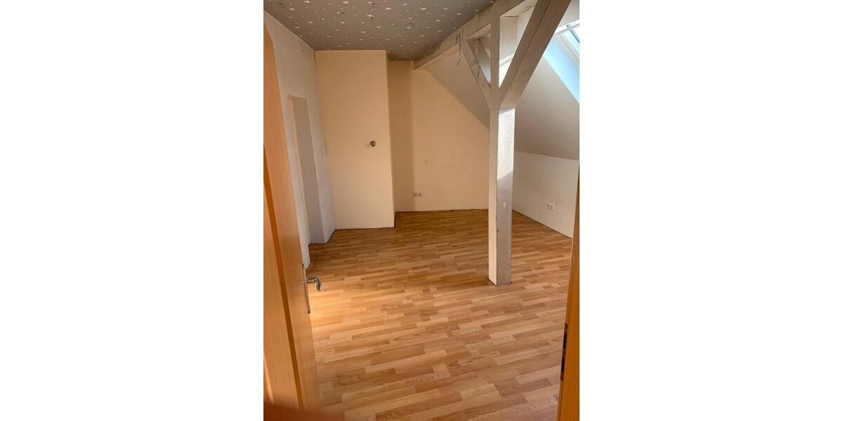 Dachgeschoßwohnung Marl - 5 Zimmer, 120 m&sup2;, 1.020&euro; | Angebot:26041004