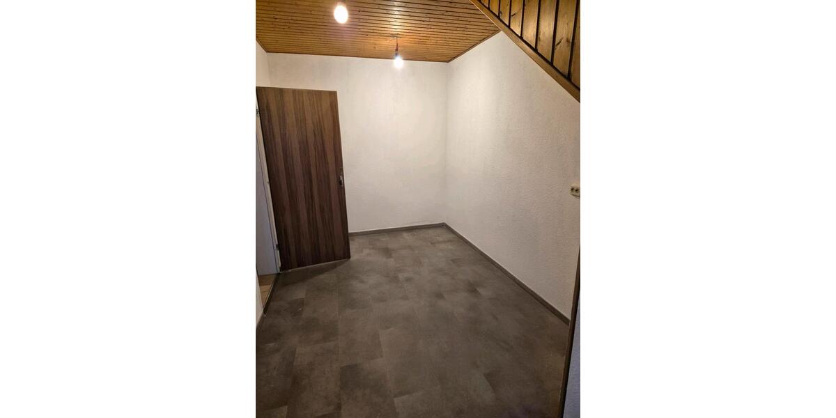 Dachgeschoßwohnung Dinslaken Hiesfeld - 2.5 Zimmer, 73 m&sup2;, 625&euro; | Angebot:26396476
