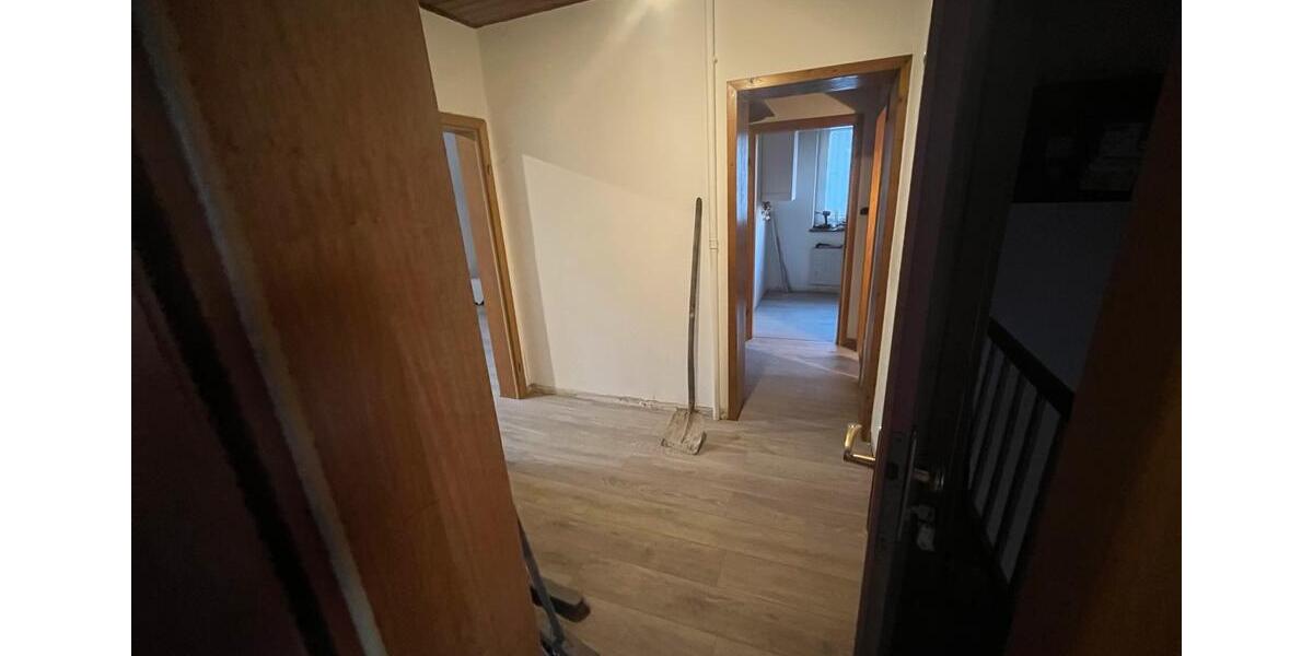 Dachgeschoßwohnung Oberhausen Rothebusch - 3.5 Zimmer, 75 m&sup2;, 650&euro; | Angebot:25968692