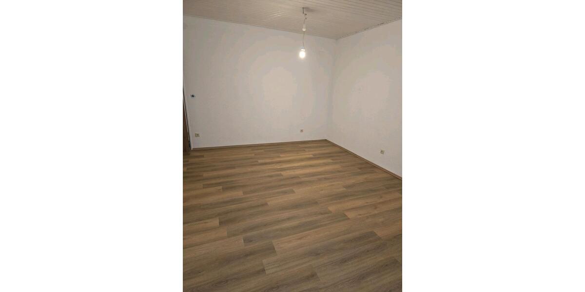 Dachgeschoßwohnung Dinslaken Hiesfeld - 2.5 Zimmer, 73 m&sup2;, 625&euro; | Angebot:26396476
