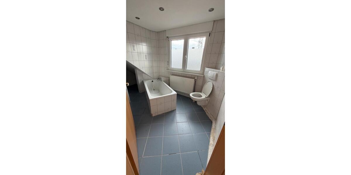 Dachgeschoßwohnung Oberhausen Schmachtendorf - 3.5 Zimmer, 95 m&sup2;, 1.200&euro; | Angebot:26603573