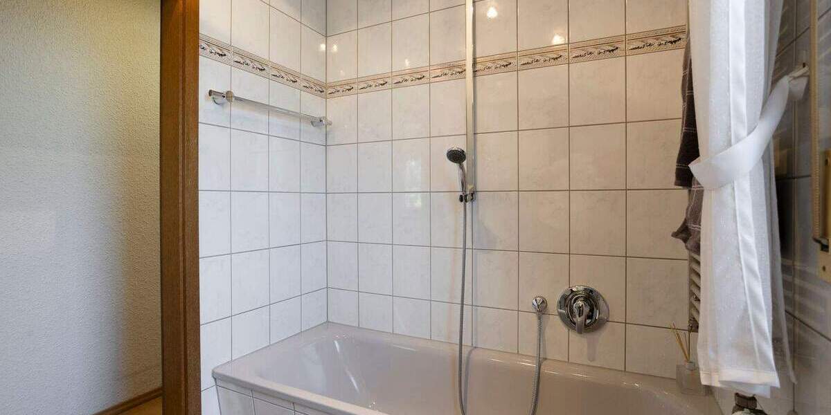 Mehrfamilienhaus, Wohnhaus Oberhausen Buschhausen - 7 Zimmer, 217 m&sup2;, 330.000&euro; | Angebot:25799175