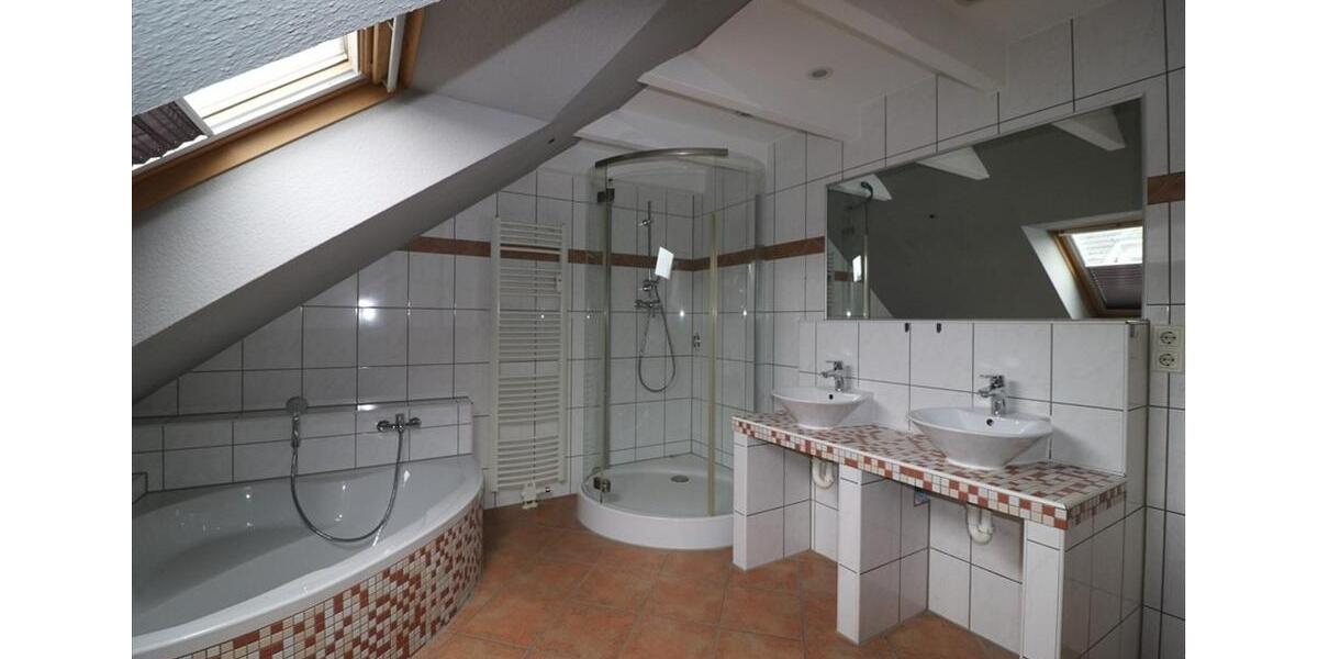 Dachgeschoßwohnung Duisburg Essenberg - 2 Zimmer, 65 m&sup2;, 450&euro; | Angebot:26111465