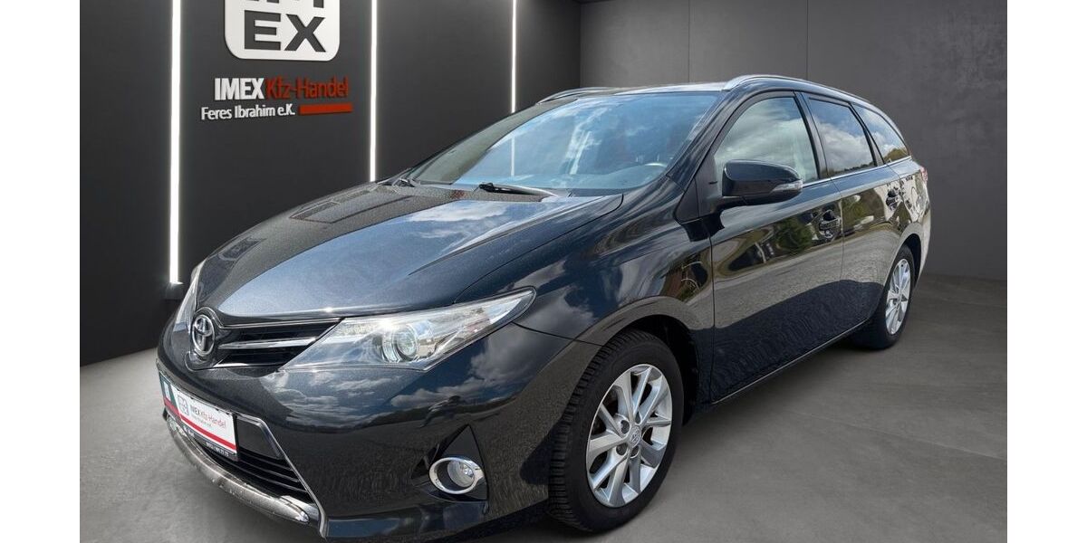 Toyota Auris 119.000 km 9.450 &euro; Marl 45772