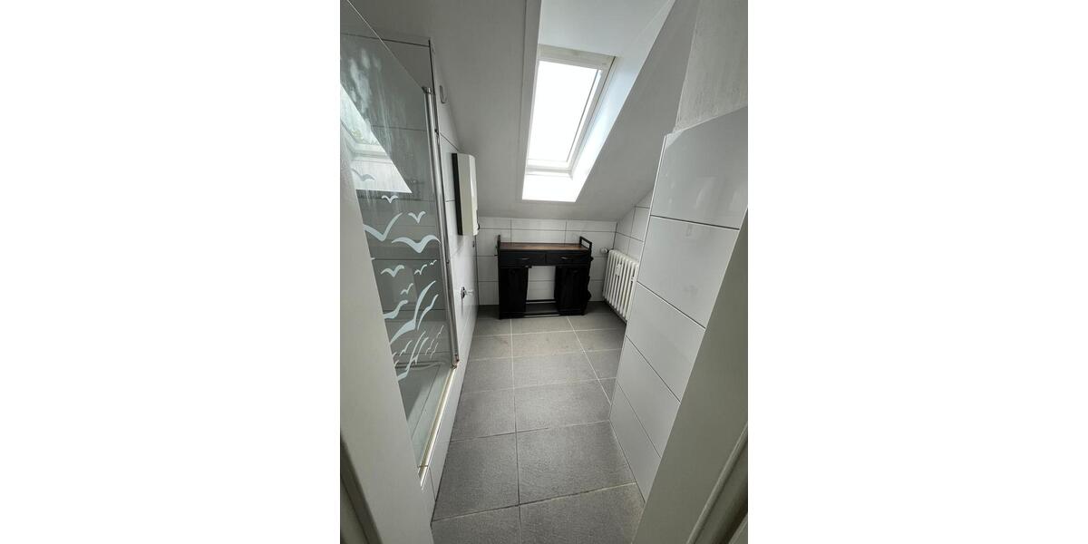 Dachgeschoßwohnung Essen Huttrop - 3 Zimmer, 88 m&sup2;, 660&euro; | Angebot:26662663