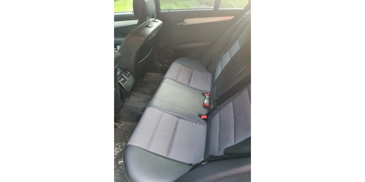 Mercedes-Benz C 180 200.000 km 7.890 &euro; Duisburg 47051