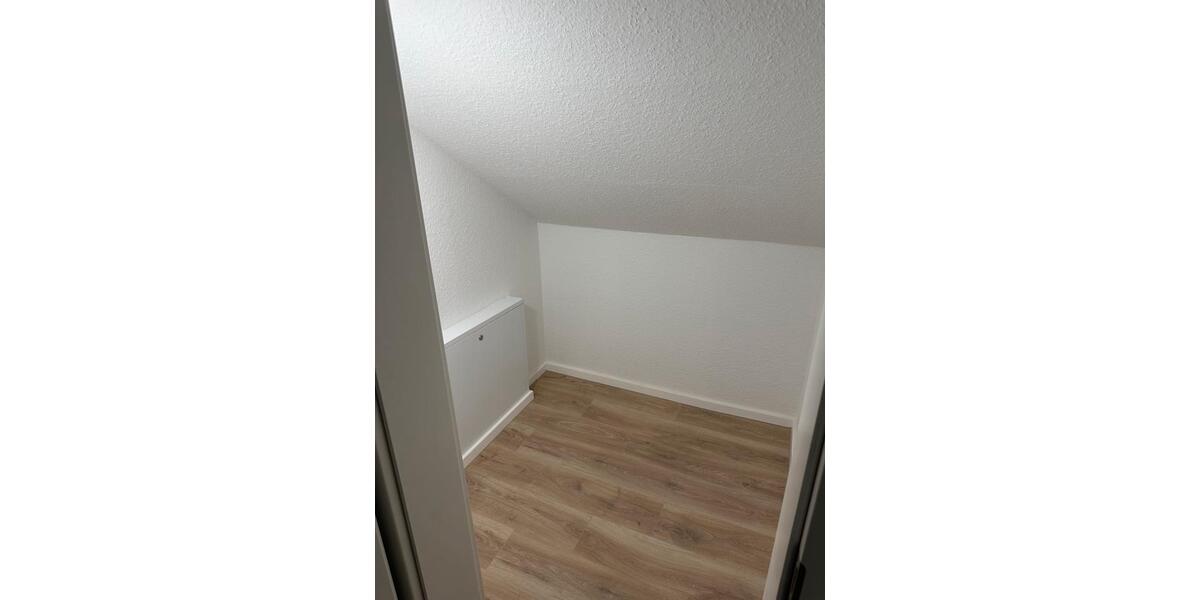 Dachgeschoßwohnung Oberhausen Rothebusch - 2 Zimmer, 67 m&sup2;, 780&euro; | Angebot:25591756