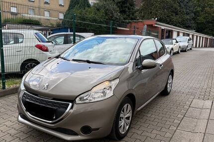 Peugeot 208 85.000 km 4.000 &euro; Essen 45143
