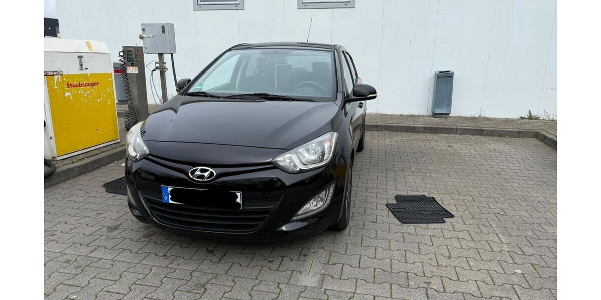 Hyundai i20 154.000 km 5.600 &euro; Moers 47441