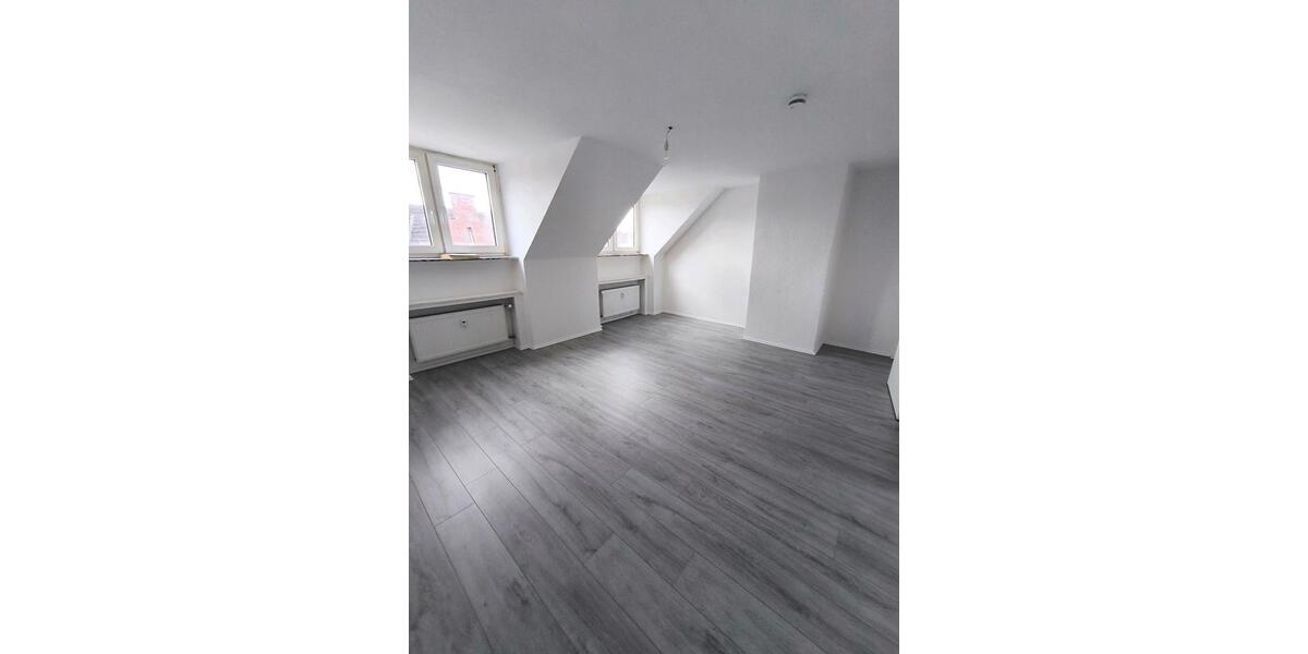 Dachgeschoßwohnung Duisburg Beeck - 3 Zimmer, 71 m&sup2;, 700&euro; | Angebot:26620006