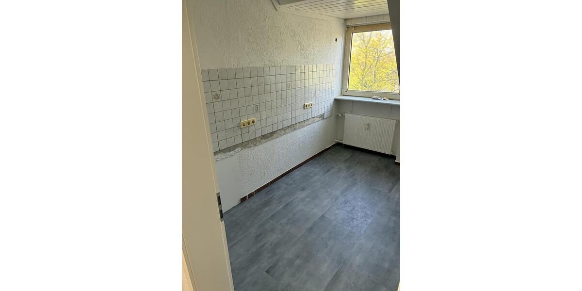 Dachgeschoßwohnung Essen Stadtbezirk VII - 3.5 Zimmer, 73 m&sup2;, 560&euro; | Angebot:26050317