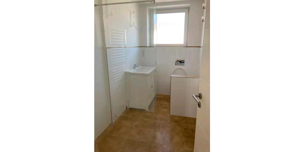 Dachgeschoßwohnung Duisburg Essenberg - 3.5 Zimmer, 83 m&sup2;, 900&euro; | Angebot:26702245