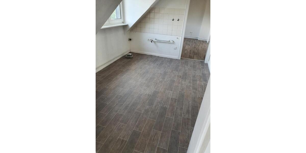 Dachgeschoßwohnung Duisburg Essenberg - 3 Zimmer, 52 m&sup2;, 390&euro; | Angebot:25838936