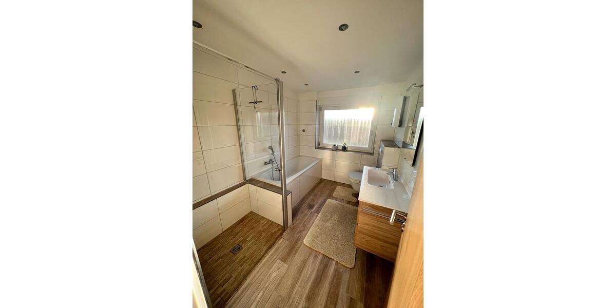Dachgeschoßwohnung Voerde (Niederrhein) - 3 Zimmer, 78 m&sup2;, 740&euro; | Angebot:26534131