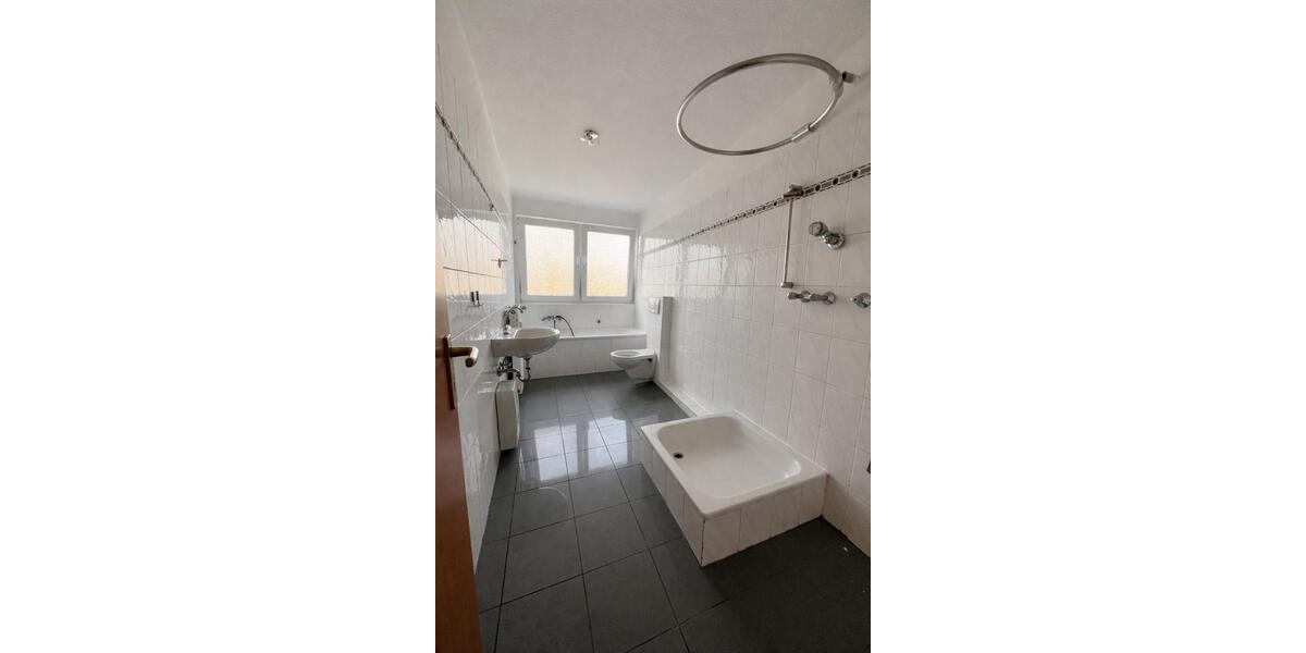 Dachgeschoßwohnung Essen Stadtbezirk III - 2 Zimmer, 73 m&sup2;, 118.000&euro; | Angebot:26061703