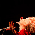 Georgette Dee singt